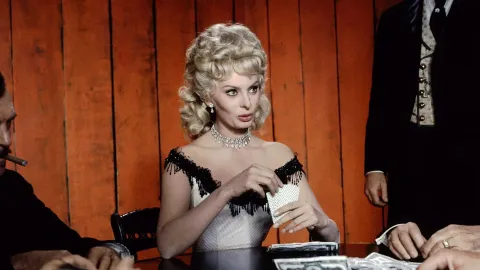 Чертовка в розовом трико — кадр 3