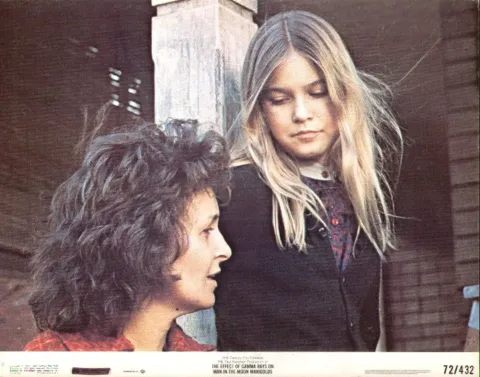 Влияние гамма-лучей на поведение маргариток — кадр 3