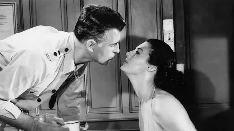 Станция Бховани — кадр 5