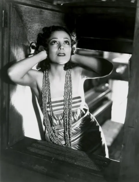 Райская птичка — кадр 1