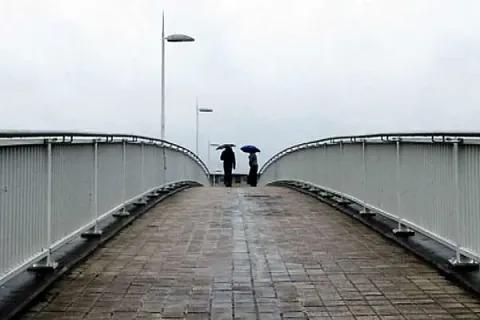 Джой Дивижн — кадр 1