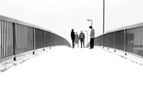 Джой Дивижн — кадр 9